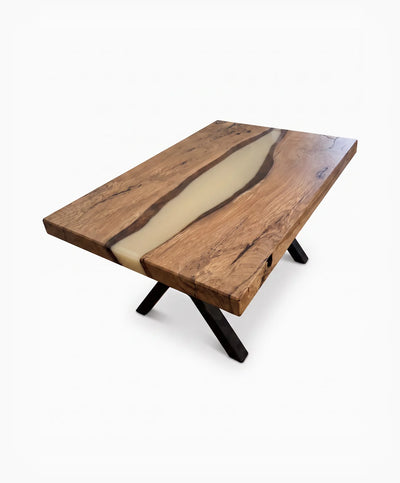 Couchtisch aus Buche mit weißem Epoxidharz